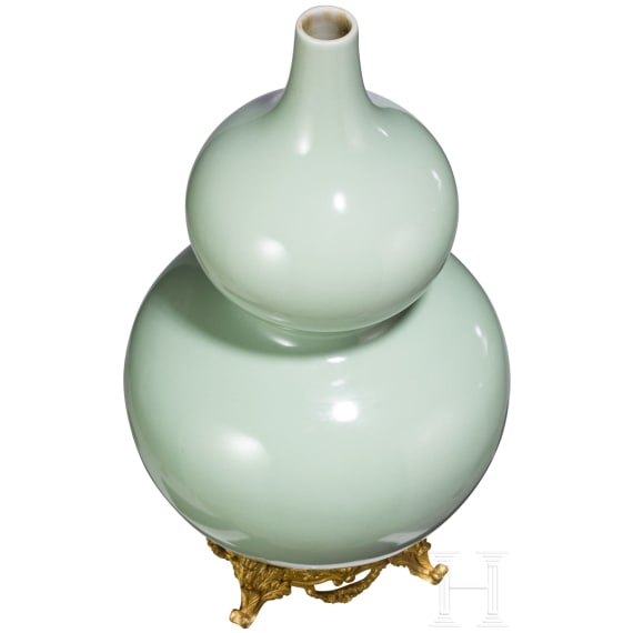Gro&szlig;e Seladon-Doppelk&uuml;rbisvase, China, wohl Qianlong Periode (1736 - 1795)