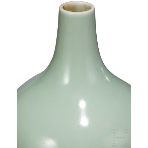 Gro&szlig;e Seladon-Doppelk&uuml;rbisvase, China, wohl Qianlong Periode (1736 - 1795)