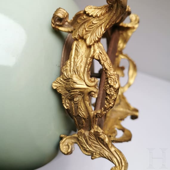 Gro&szlig;e Seladon-Doppelk&uuml;rbisvase, China, wohl Qianlong Periode (1736 - 1795)