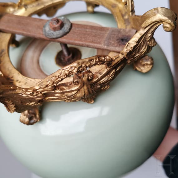 Gro&szlig;e Seladon-Doppelk&uuml;rbisvase, China, wohl Qianlong Periode (1736 - 1795)