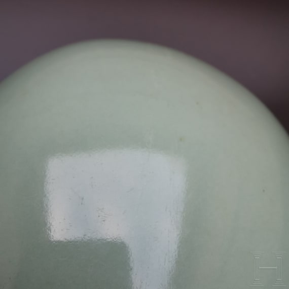 Gro&szlig;e Seladon-Doppelk&uuml;rbisvase, China, wohl Qianlong Periode (1736 - 1795)