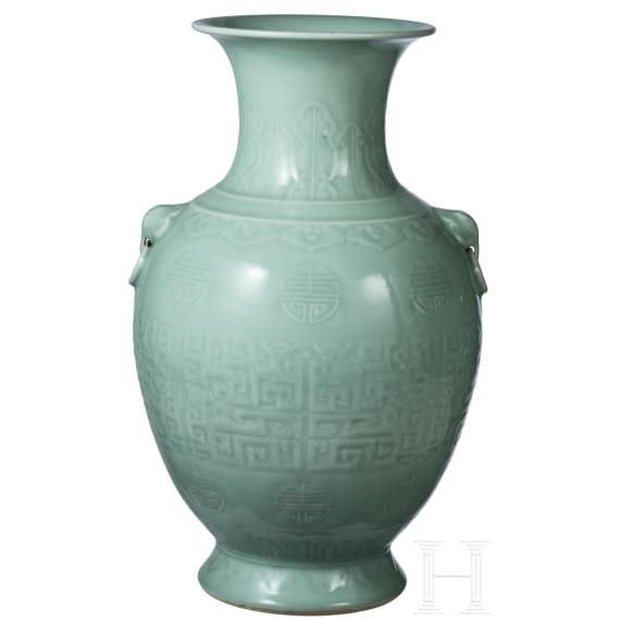 Gro&szlig;e Seladon-Vase, China, wohl 19. Jhdt.