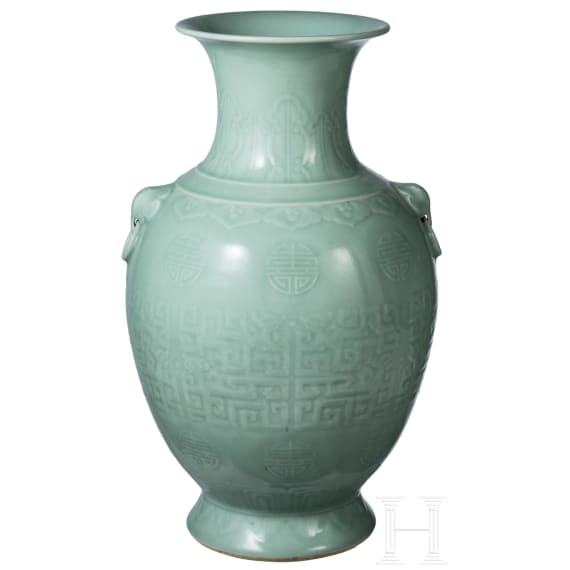 Gro&szlig;e Seladon-Vase, China, wohl 19. Jhdt.