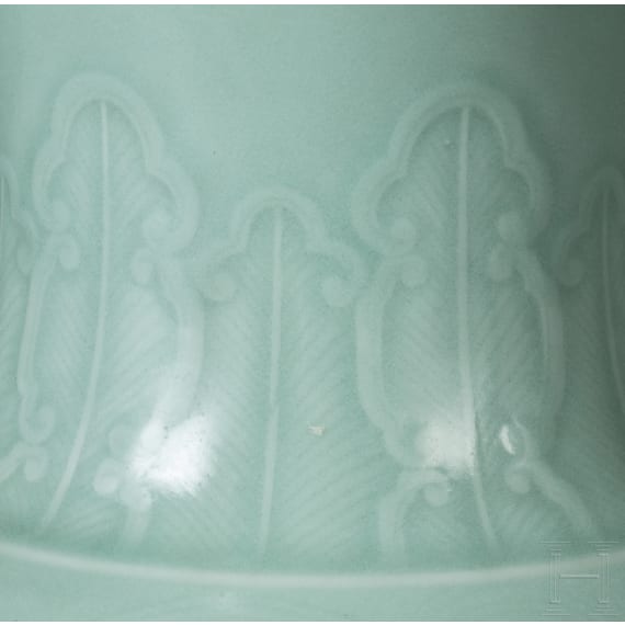 Gro&szlig;e Seladon-Vase, China, wohl 19. Jhdt.