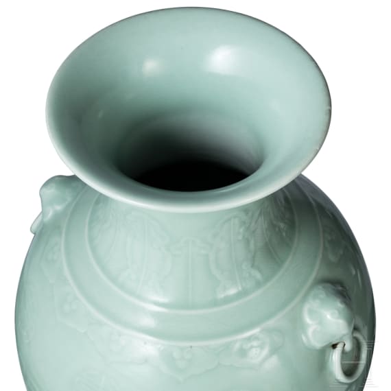 Gro&szlig;e Seladon-Vase, China, wohl 19. Jhdt.