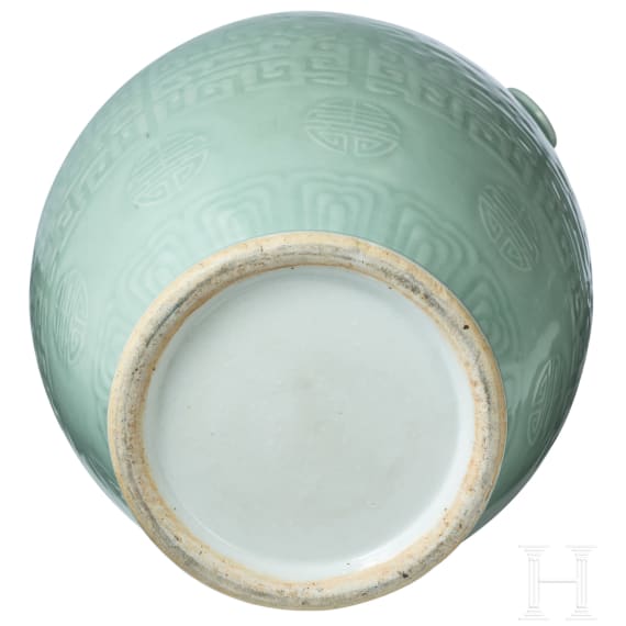 Gro&szlig;e Seladon-Vase, China, wohl 19. Jhdt.