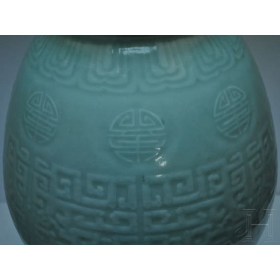 Gro&szlig;e Seladon-Vase, China, wohl 19. Jhdt.