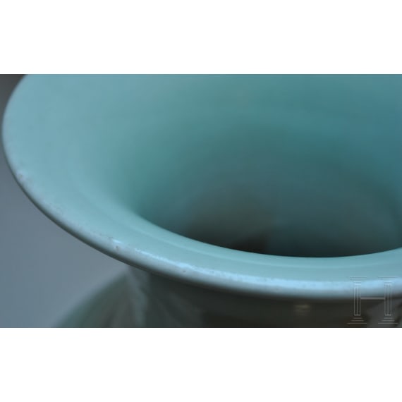 Gro&szlig;e Seladon-Vase, China, wohl 19. Jhdt.