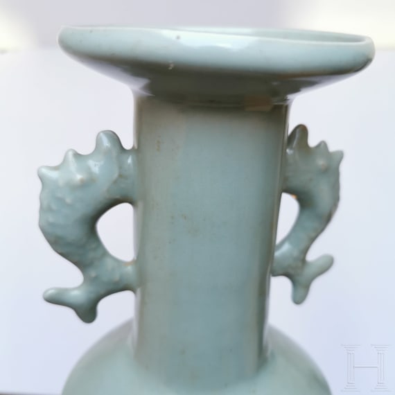 Longquan-Seladon-Mallet-Vase "Kinuta", China, wohl s&uuml;dliche Song-Dynastie