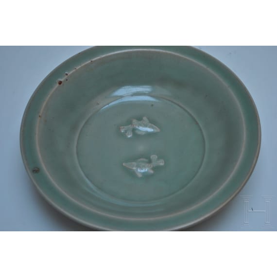Longquan-Seladon-Schale mit Zwillingsfischen, wohl s&uuml;dliche Song-Dynastie (1127 - 1279)