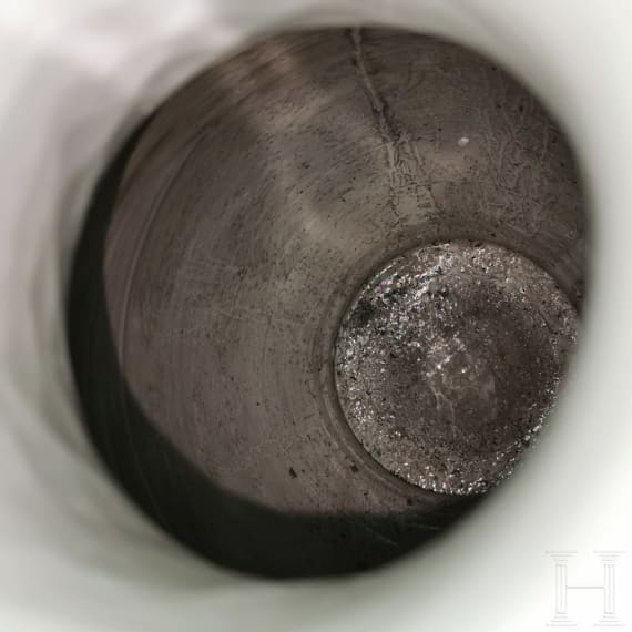 Gro&szlig;e Seladonvase mit graviertem Dekor, China, 18./19. Jhdt.