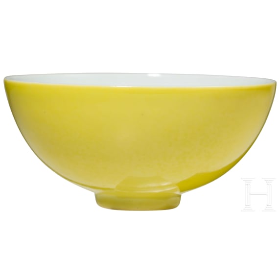 Kleine zitronengelb glasierte Schale mit Yongzheng-Marke, wahrscheinlich aus der Zeit (1723 - 1735)
