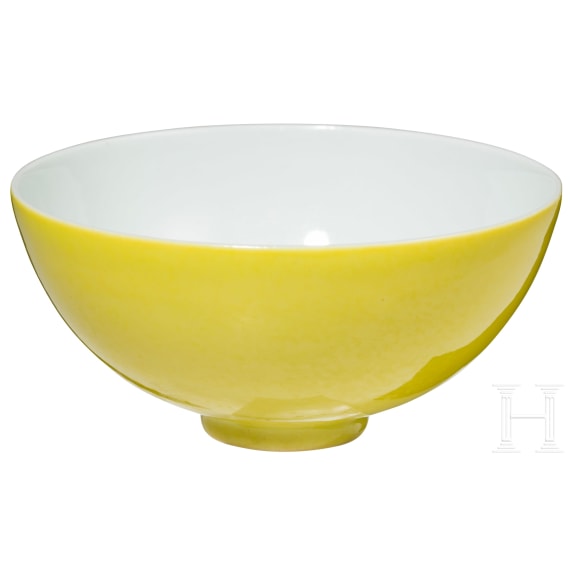 Kleine zitronengelb glasierte Schale mit Yongzheng-Marke, wahrscheinlich aus der Zeit (1723 - 1735)