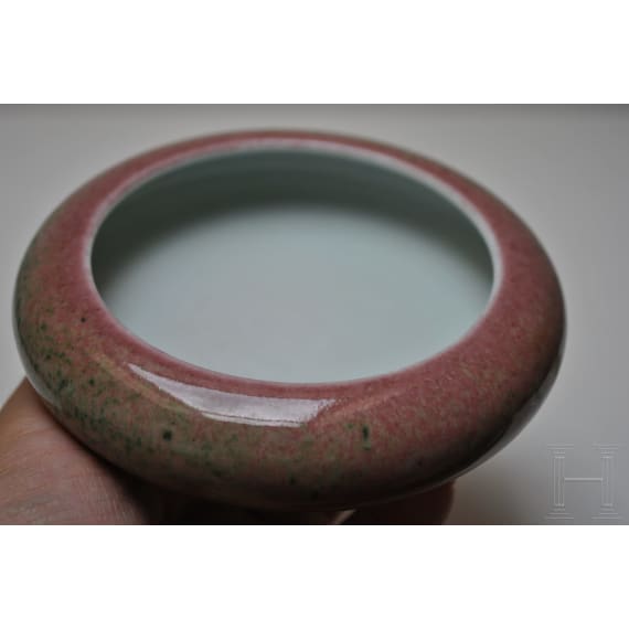 Pfirsichbl&uuml;tenfarben glasierte Pinselwaschschale mit Kangxi-Marke, China, wahrscheinlich aus dieser Zeit (1661 - 1772)