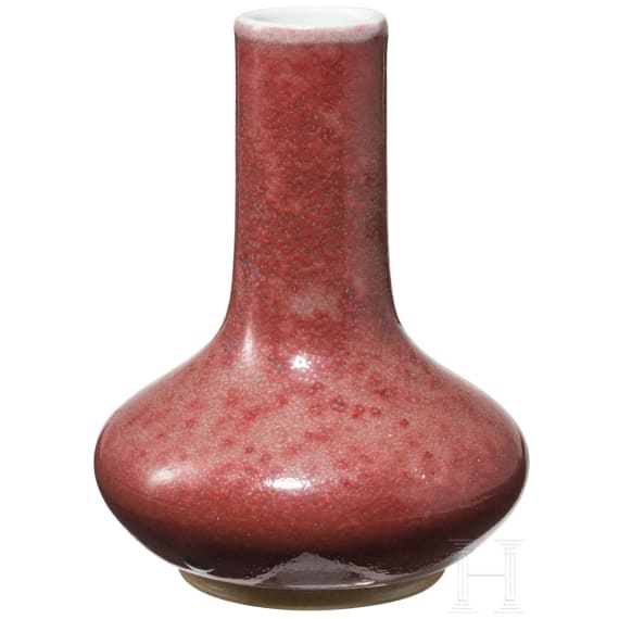 Kleine kupferrot glasierte Vase mit unterglasurblauer Yongzheng-Sechszeichenmarke, 18./19. Jhdt.
