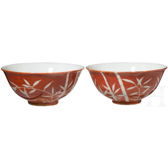 Ein Paar eisenrote Schalen mit Xuantong-Marke, China, 1908 - 1912