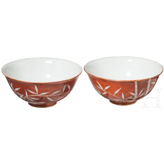 Ein Paar eisenrote Schalen mit Xuantong-Marke, China, 1908 - 1912