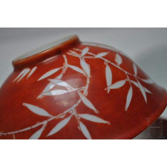 Ein Paar eisenrote Schalen mit Xuantong-Marke, China, 1908 - 1912