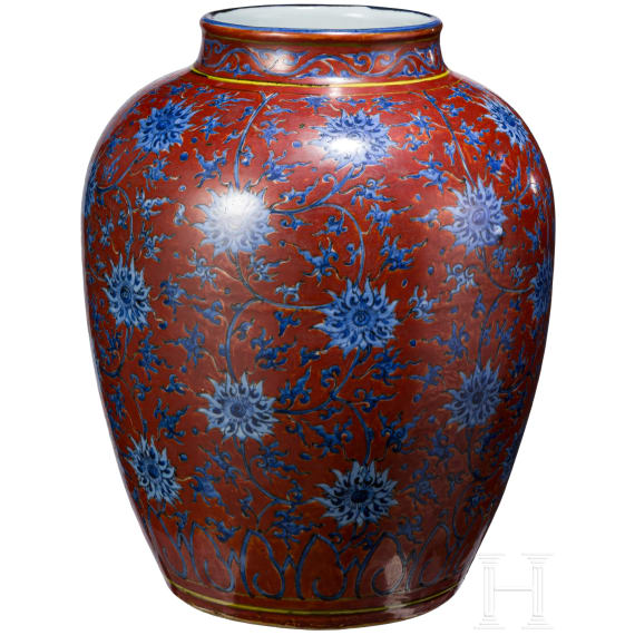 Sehr gro&szlig;e Vase mit Lotusbl&uuml;ten, China, wohl sp&auml;te Ming-Dynastie