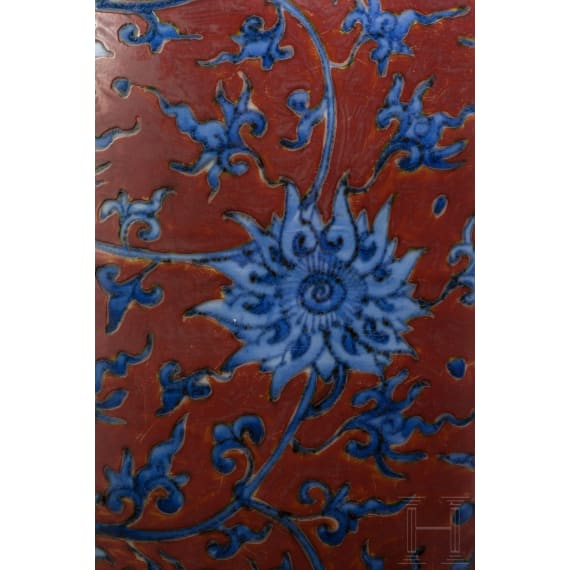 Sehr gro&szlig;e Vase mit Lotusbl&uuml;ten, China, wohl sp&auml;te Ming-Dynastie