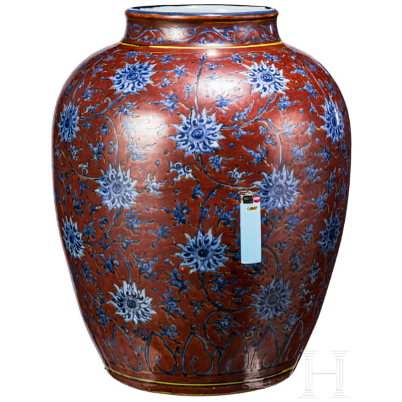 Sehr gro&szlig;e Vase mit Lotusbl&uuml;ten, China, wohl sp&auml;te Ming-Dynastie