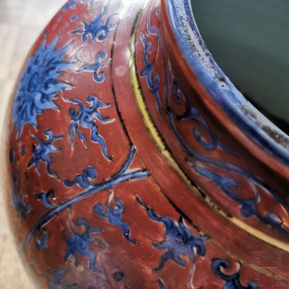 Sehr gro&szlig;e Vase mit Lotusbl&uuml;ten, China, wohl sp&auml;te Ming-Dynastie