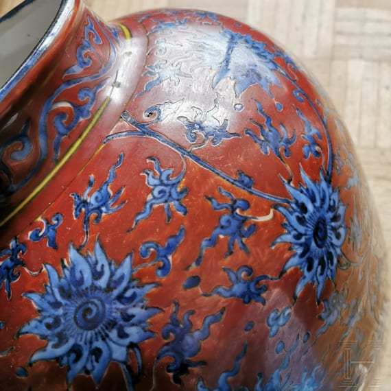 Sehr gro&szlig;e Vase mit Lotusbl&uuml;ten, China, wohl sp&auml;te Ming-Dynastie
