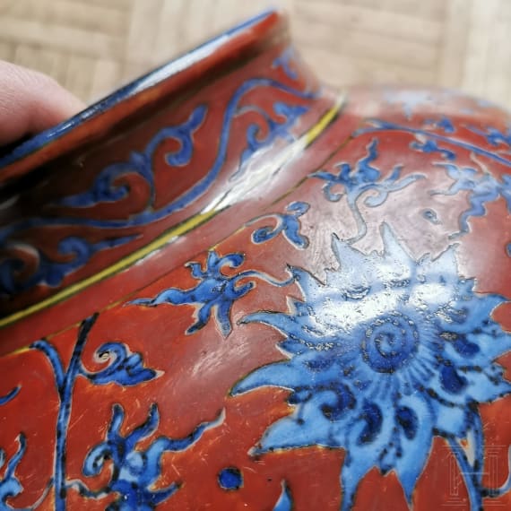 Sehr gro&szlig;e Vase mit Lotusbl&uuml;ten, China, wohl sp&auml;te Ming-Dynastie
