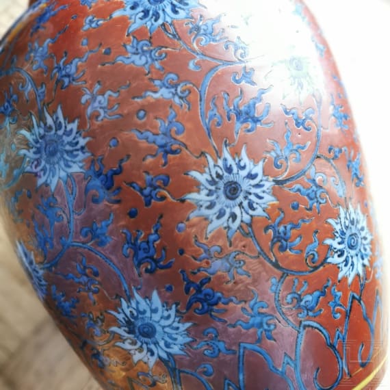 Sehr gro&szlig;e Vase mit Lotusbl&uuml;ten, China, wohl sp&auml;te Ming-Dynastie