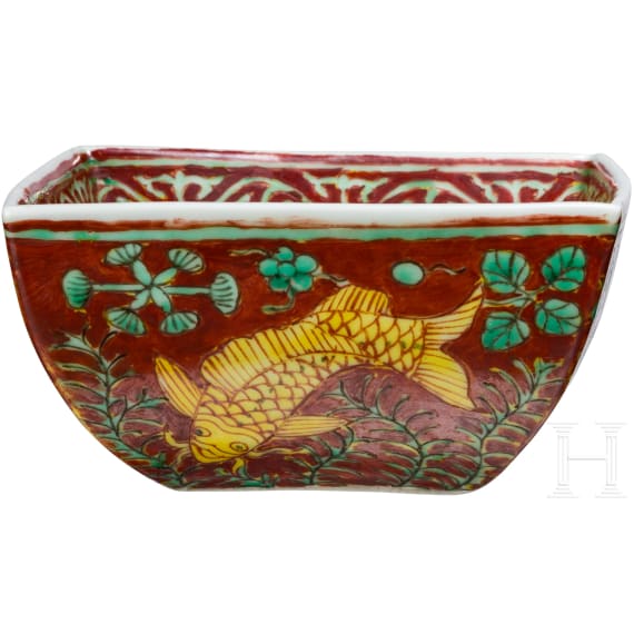 Eisenrot glasierte Schale mit Fischen, China, wohl Ende 19./Anfang 20. Jhdt.