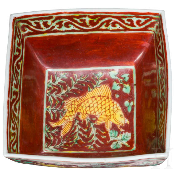 Eisenrot glasierte Schale mit Fischen, China, wohl Ende 19./Anfang 20. Jhdt.