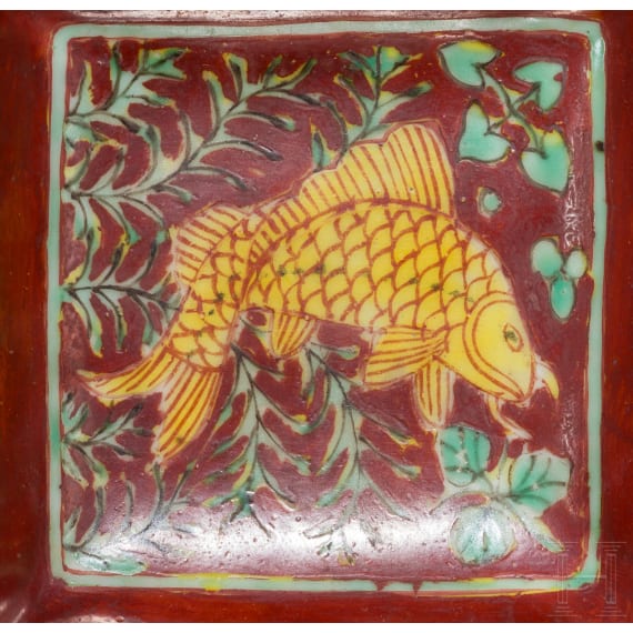 Eisenrot glasierte Schale mit Fischen, China, wohl Ende 19./Anfang 20. Jhdt.