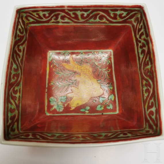 Eisenrot glasierte Schale mit Fischen, China, wohl Ende 19./Anfang 20. Jhdt.