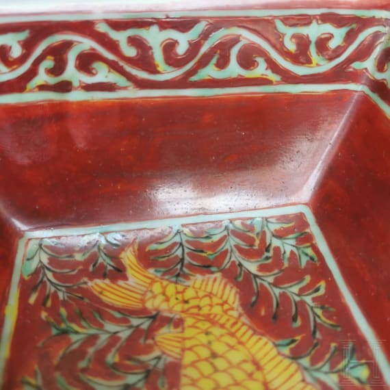 Eisenrot glasierte Schale mit Fischen, China, wohl Ende 19./Anfang 20. Jhdt.