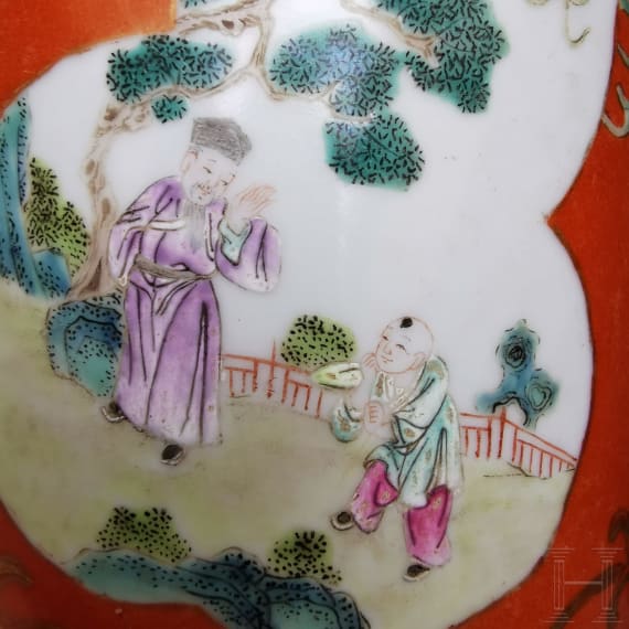 Korallenrot glasierter Famille-rose-Pinseltopf, China, wohl sp&auml;tes 19. Jhdt.