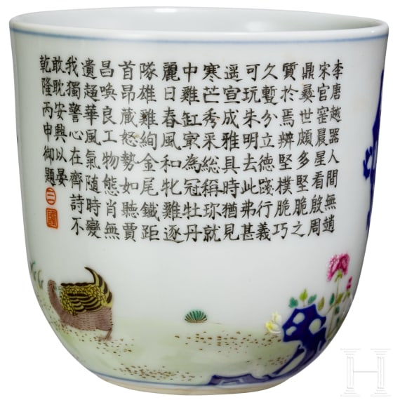 Seltene Famille-rose-Tasse "Junge mit H&uuml;hnern", China, wohl sp&auml;tes 19./Anfang 20. Jhdt.