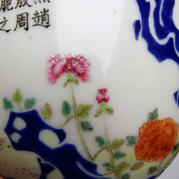 Seltene Famille-rose-Tasse "Junge mit H&uuml;hnern", China, wohl sp&auml;tes 19./Anfang 20. Jhdt.