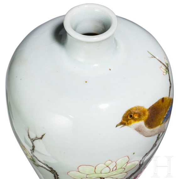 Famille-rose-Meiping-Vase mit Vogel und Bl&uuml;ten, China, wohl Yongzheng-Periode
