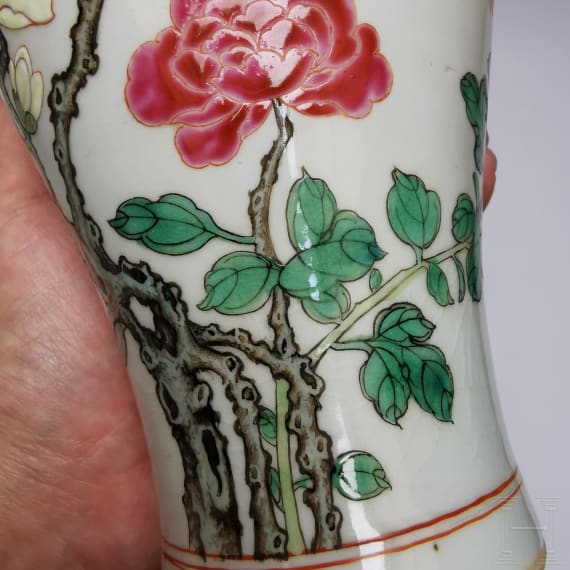 Famille-rose-Meiping-Vase mit Vogel und Bl&uuml;ten, China, wohl Yongzheng-Periode