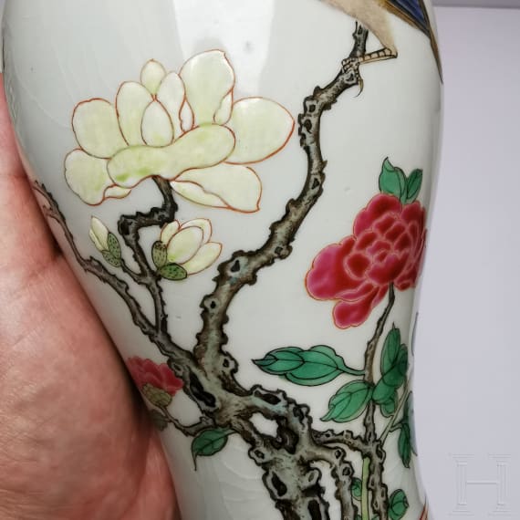 Famille-rose-Meiping-Vase mit Vogel und Bl&uuml;ten, China, wohl Yongzheng-Periode
