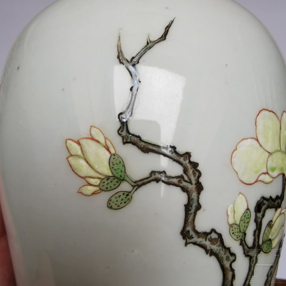 Famille-rose-Meiping-Vase mit Vogel und Bl&uuml;ten, China, wohl Yongzheng-Periode