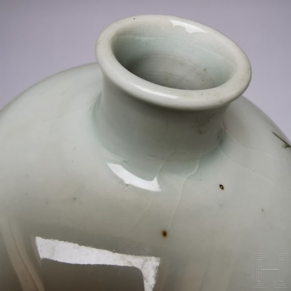 Famille-rose-Meiping-Vase mit Vogel und Bl&uuml;ten, China, wohl Yongzheng-Periode