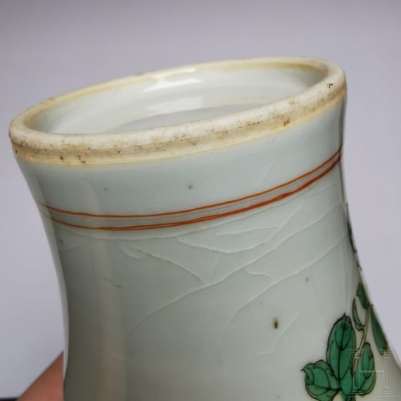 Famille-rose-Meiping-Vase mit Vogel und Bl&uuml;ten, China, wohl Yongzheng-Periode