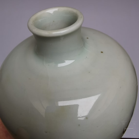 Famille-rose-Meiping-Vase mit Vogel und Bl&uuml;ten, China, wohl Yongzheng-Periode