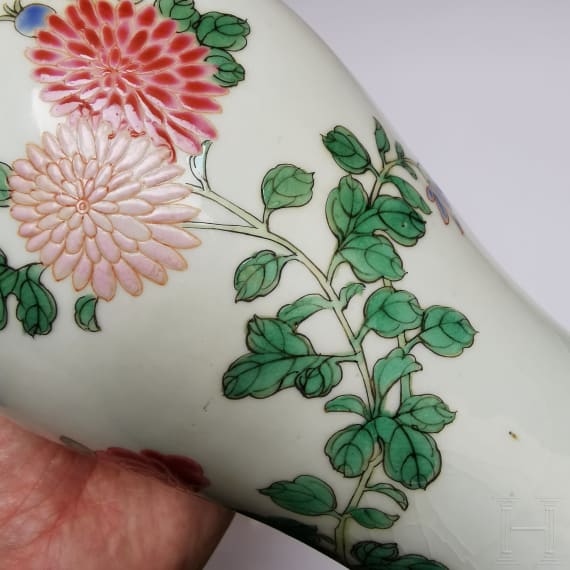 Famille-rose-Meiping-Vase mit Vogel und Bl&uuml;ten, China, wohl Yongzheng-Periode