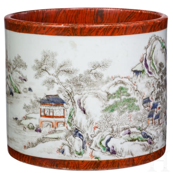 Gro&szlig;er Famille-rose-Pinseltopf in Holzoptik, China, wohl sp&auml;tes 19./Anfang 20. Jhdt.