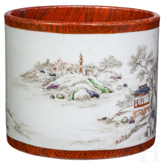 Gro&szlig;er Famille-rose-Pinseltopf in Holzoptik, China, wohl sp&auml;tes 19./Anfang 20. Jhdt.