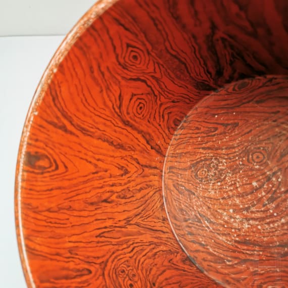 Gro&szlig;er Famille-rose-Pinseltopf in Holzoptik, China, wohl sp&auml;tes 19./Anfang 20. Jhdt.