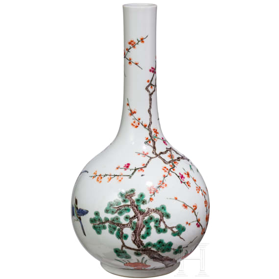 Famille-verte-Langhalsvase mit Vogel- und Blumendekor, China, wohl Kangxi-Periode