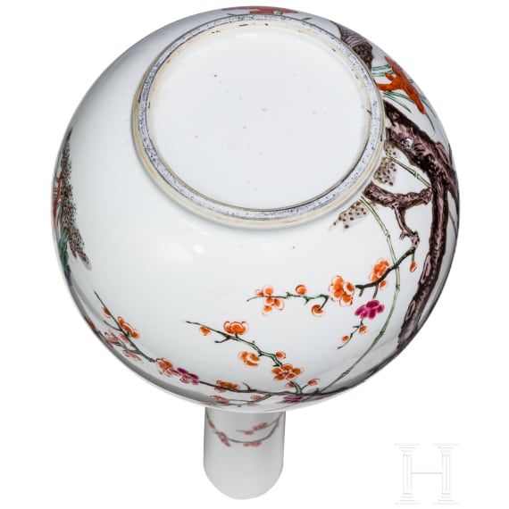Famille-verte-Langhalsvase mit Vogel- und Blumendekor, China, wohl Kangxi-Periode